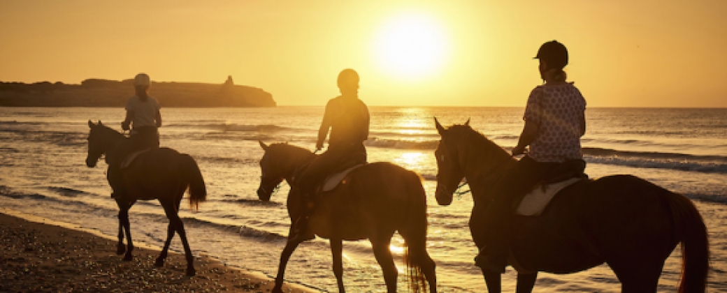 Country-Sea-a-cavallo-nel-cuore-della-Sardegna-Turismo-A-Cavallo-570×373